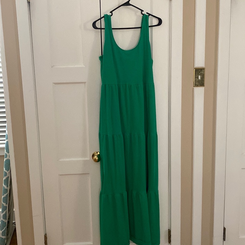 Sleeveless green maxi dress